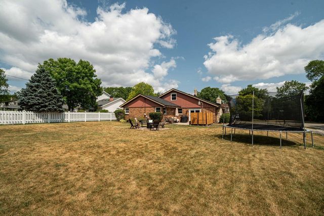 3615 W Barnard AVENUE, Greenfield, WI 53221