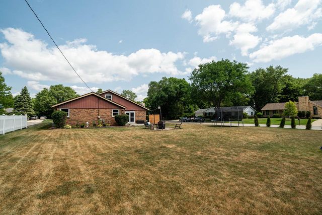 3615 W Barnard AVENUE, Greenfield, WI 53221