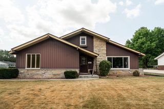 3615 W Barnard AVENUE, Greenfield, WI 53221