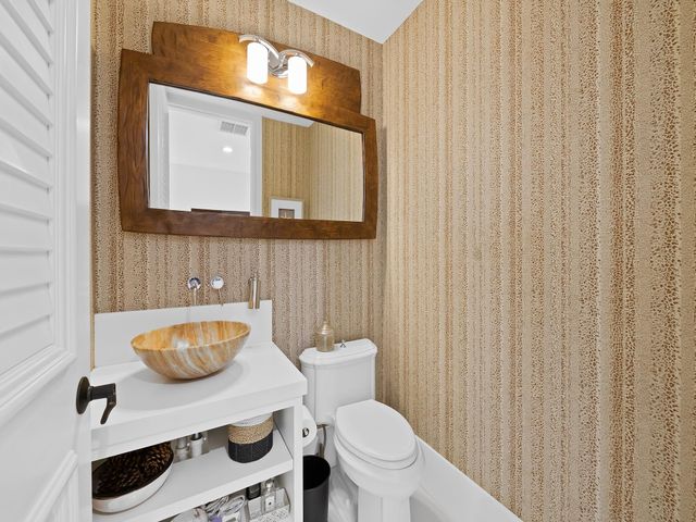 717 Solar Isle Drive, Fort Lauderdale, FL 33301