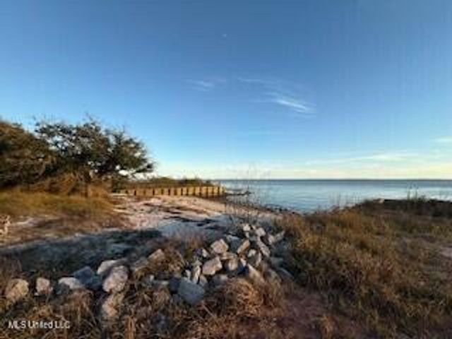 6813 Belle Fontaine Drive, Ocean Springs, MS 39564