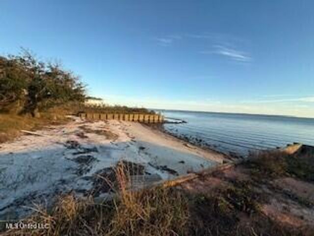 6813 Belle Fontaine Drive, Ocean Springs, MS 39564