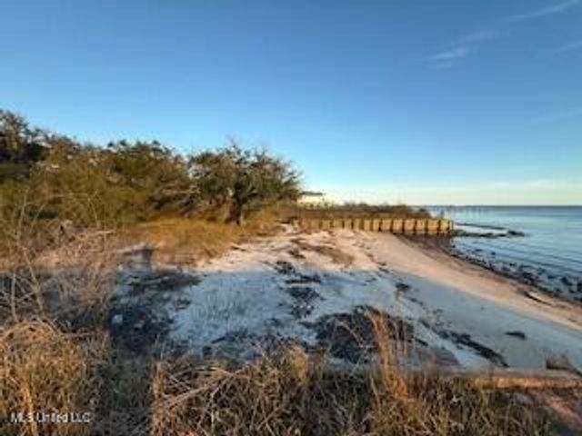 6813 Belle Fontaine Drive, Ocean Springs, MS 39564