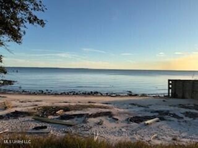 6813 Belle Fontaine Drive, Ocean Springs, MS 39564