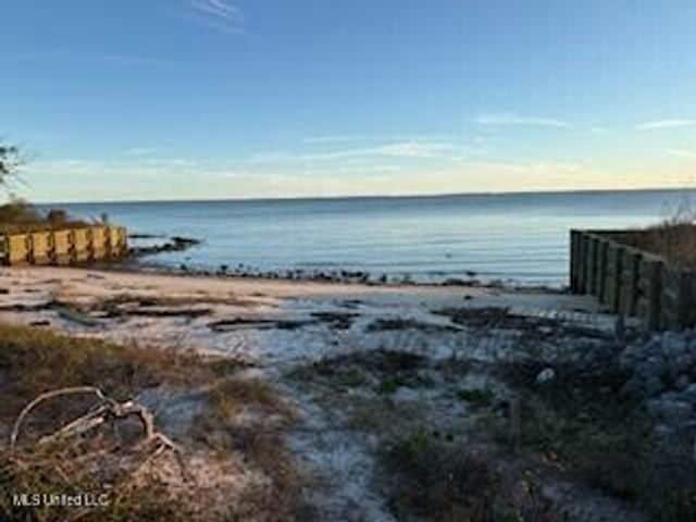 6813 Belle Fontaine Drive, Ocean Springs, MS 39564