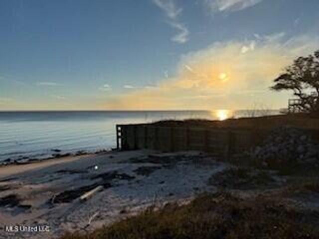 6813 Belle Fontaine Drive, Ocean Springs, MS 39564