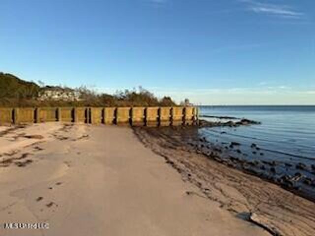 6813 Belle Fontaine Drive, Ocean Springs, MS 39564