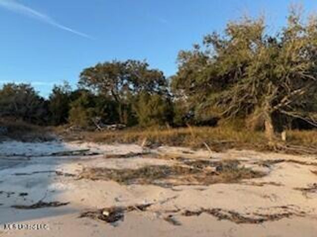 6813 Belle Fontaine Drive, Ocean Springs, MS 39564