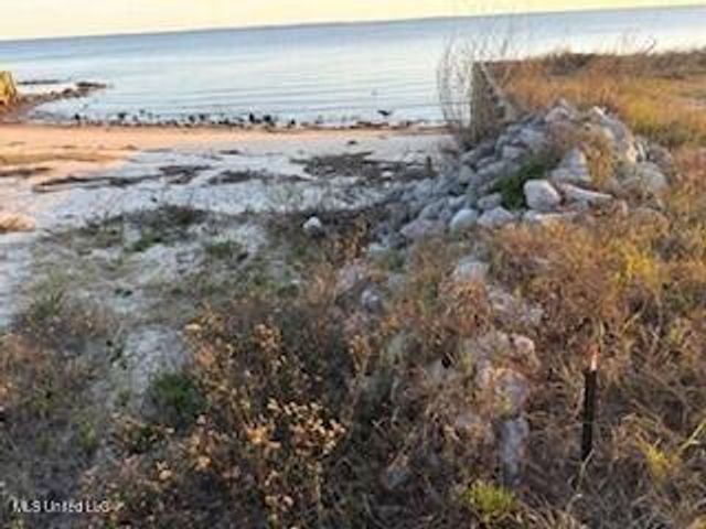 6813 Belle Fontaine Drive, Ocean Springs, MS 39564