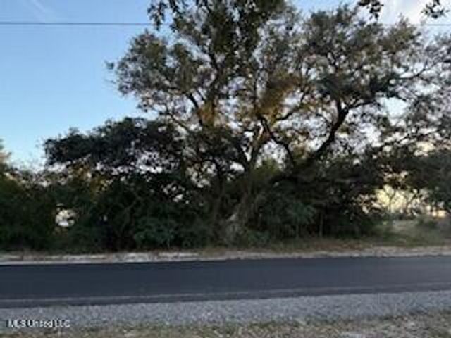 6813 Belle Fontaine Drive, Ocean Springs, MS 39564