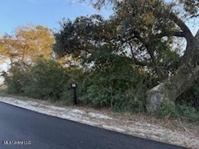 6813 Belle Fontaine Drive, Ocean Springs, MS 39564