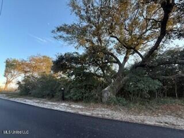 6813 Belle Fontaine Drive, Ocean Springs, MS 39564