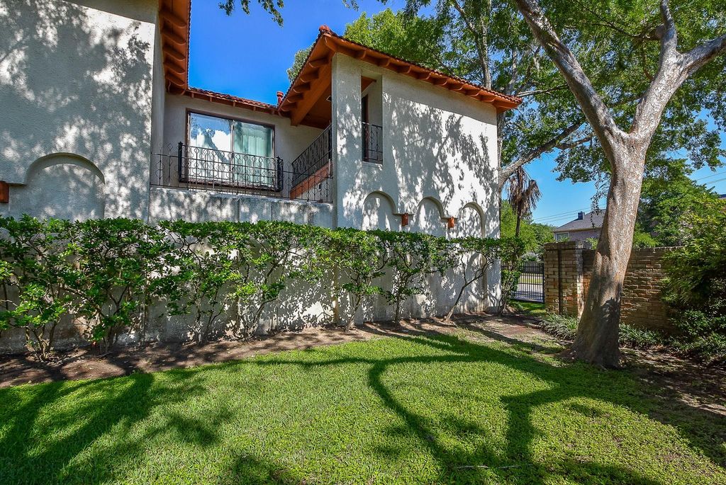 9703 Briar Forest Drive, Houston, TX 77042