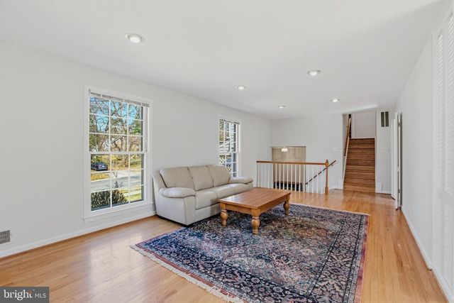 613 GOLDSBOROUGH DR, Rockville, MD 20850