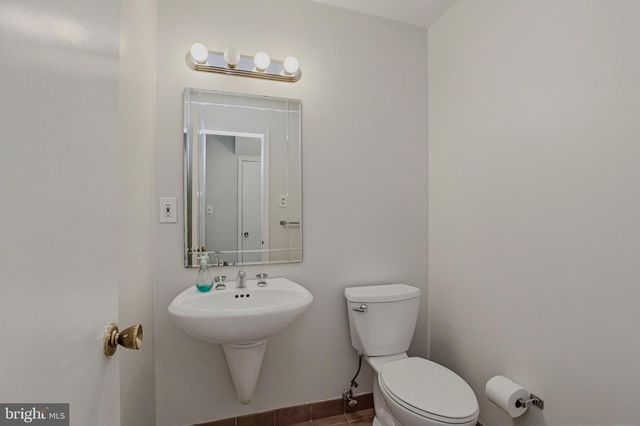 613 GOLDSBOROUGH DR, Rockville, MD 20850