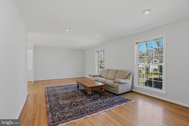 613 GOLDSBOROUGH DR, Rockville, MD 20850