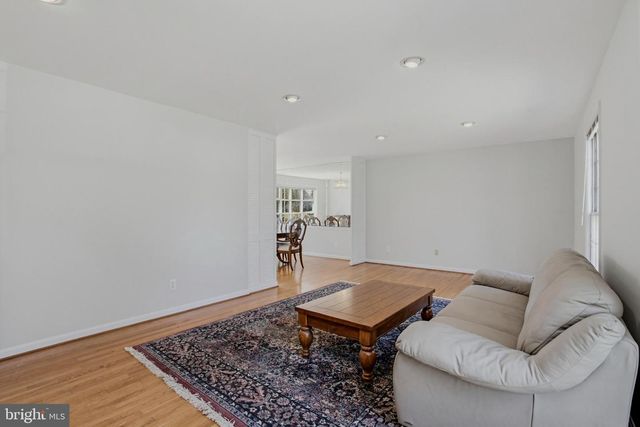 613 GOLDSBOROUGH DR, Rockville, MD 20850