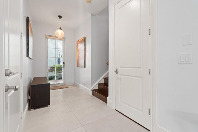 1123 NE 18th Avenue, Fort Lauderdale, FL 33304