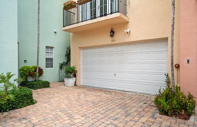 1123 NE 18th Avenue, Fort Lauderdale, FL 33304