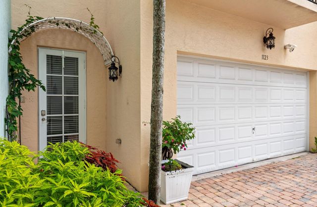 1123 NE 18th Avenue, Fort Lauderdale, FL 33304
