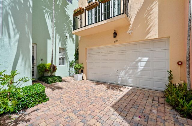1123 NE 18th Avenue, Fort Lauderdale, FL 33304