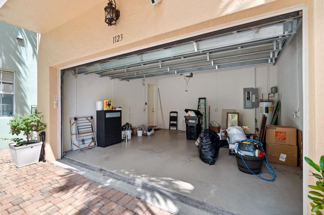 1123 NE 18th Avenue, Fort Lauderdale, FL 33304