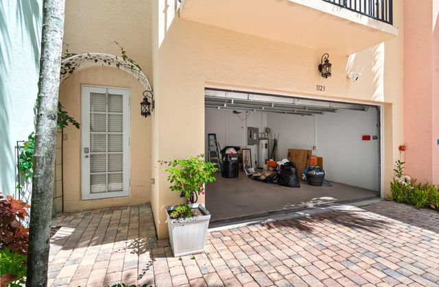 1123 NE 18th Avenue, Fort Lauderdale, FL 33304