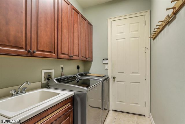 3155 Santorini CT, Naples, FL 34119