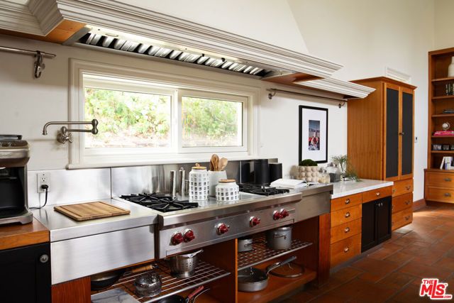 1031 Cove Way, Beverly Hills, CA 90210