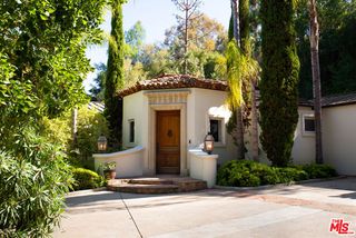 1031 Cove Way, Beverly Hills, CA 90210