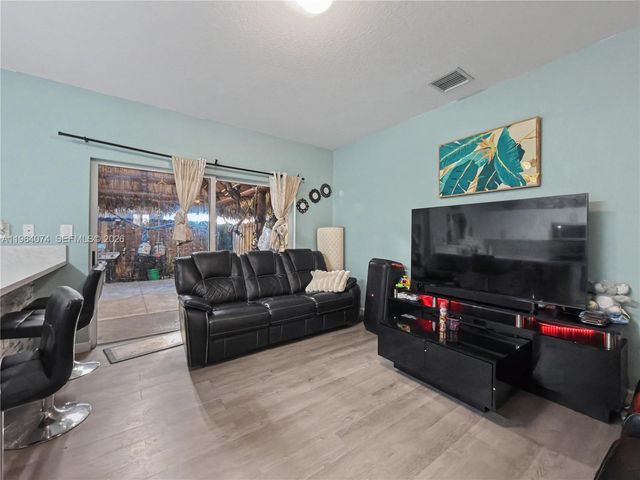 396 NW 12th Pl, Florida City, FL 33034