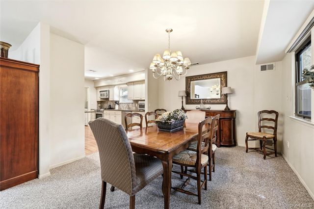 28 Hampton Court, Woodbury, NY 11797