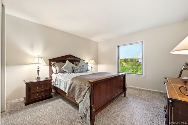 28 Hampton Court, Woodbury, NY 11797