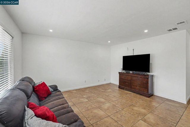 400 Ladera Dr, Vallejo, CA 94591