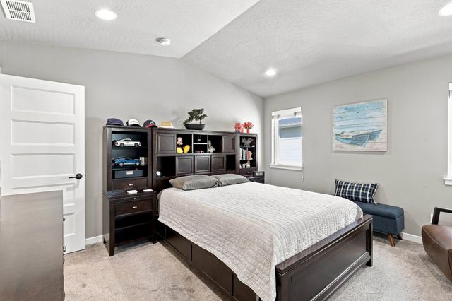 9302 N Linden Ln, Spokane, WA 99208