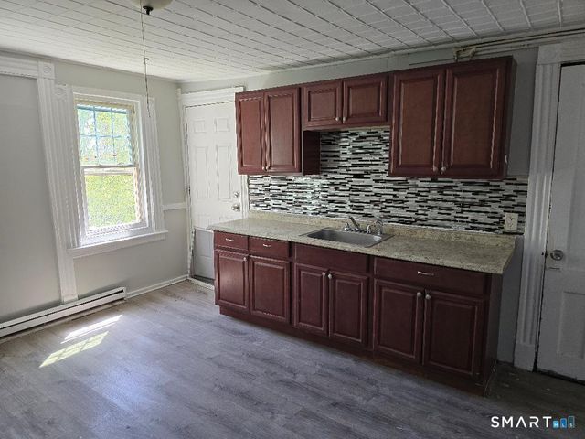 219 Woodlawn Terrace 3rd floor, Waterbury, CT 06710
