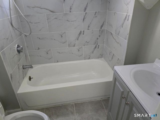 219 Woodlawn Terrace 3rd floor, Waterbury, CT 06710