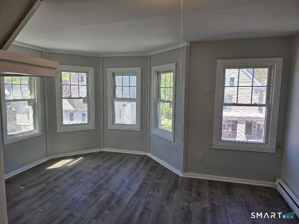 219 Woodlawn Terrace 3rd floor, Waterbury, CT 06710