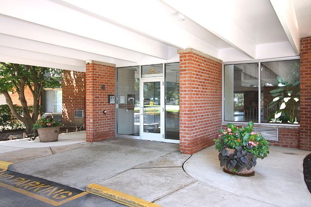 16 E Old Willow Road 405s, Prospect Heights, IL 60070