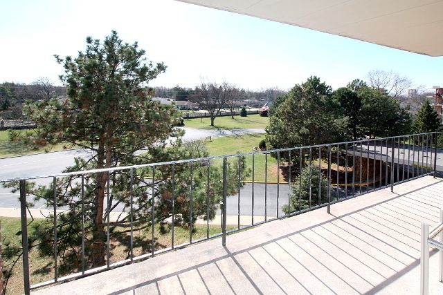 16 E Old Willow Road 405s, Prospect Heights, IL 60070