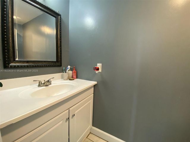 3642 NE 171st St 208, North Miami Beach, FL 33160