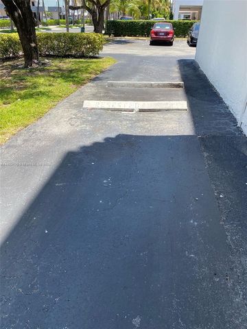 3642 NE 171st St 208, North Miami Beach, FL 33160