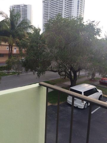 3642 NE 171st St 208, North Miami Beach, FL 33160