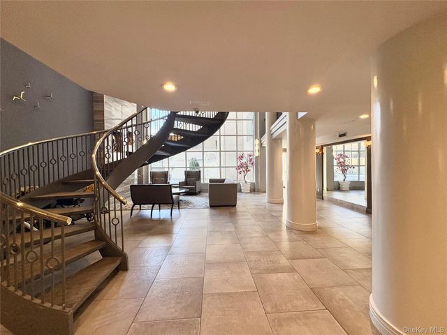 100 Cuttermill Road 3H, Great Neck, NY 11021