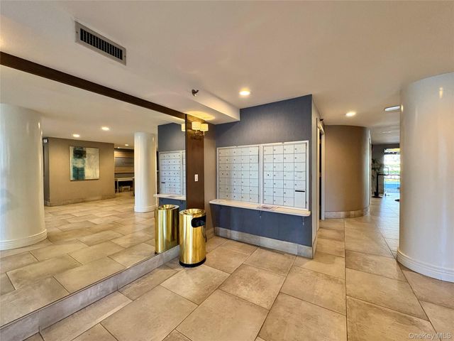 100 Cuttermill Road 3H, Great Neck, NY 11021