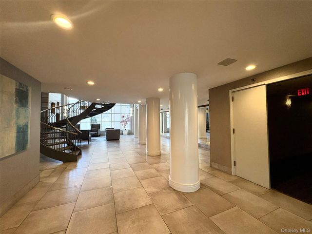 100 Cuttermill Road 3H, Great Neck, NY 11021