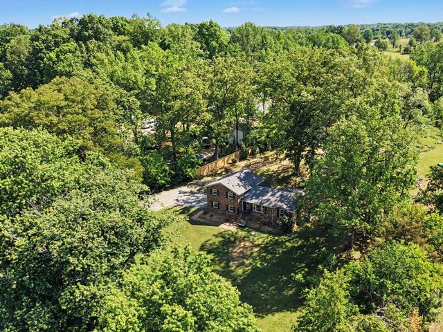244 Lee Rd, Cottontown, TN 37048