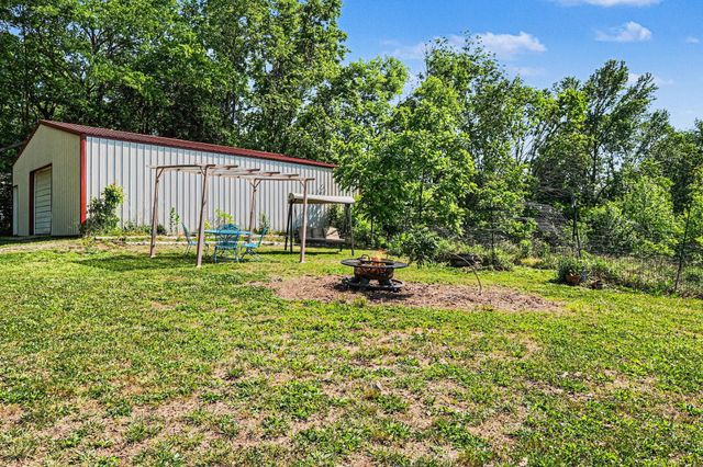 244 Lee Rd, Cottontown, TN 37048