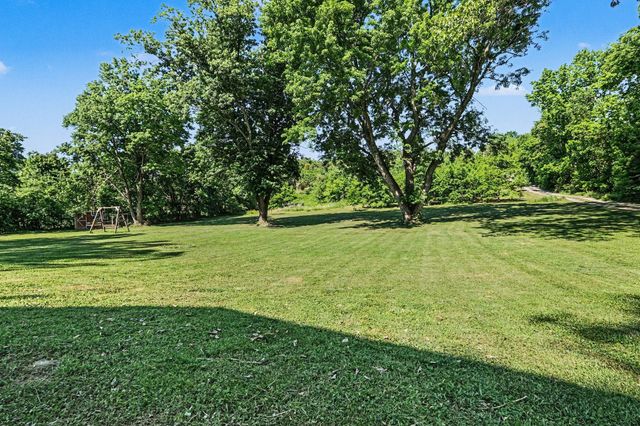 244 Lee Rd, Cottontown, TN 37048
