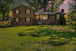 244 Lee Rd, Cottontown, TN 37048